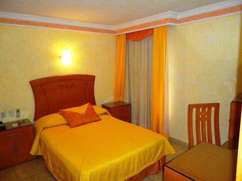 Hotel Puerta Del Sol Guadalajara Zapopan Camera foto