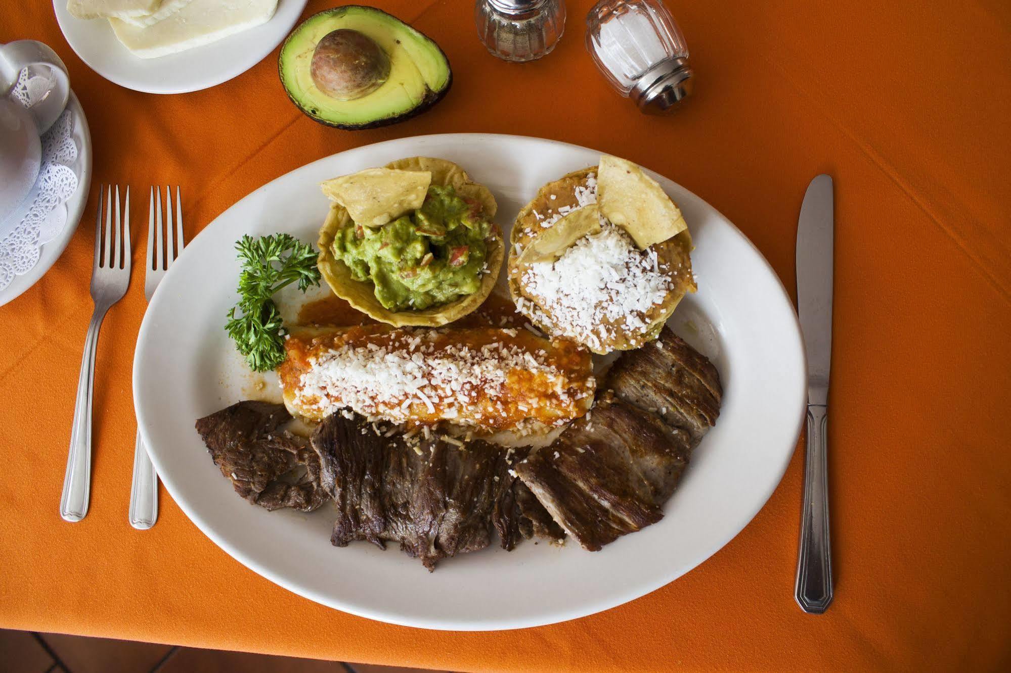 Hotel Puerta Del Sol Guadalajara Zapopan Esterno foto