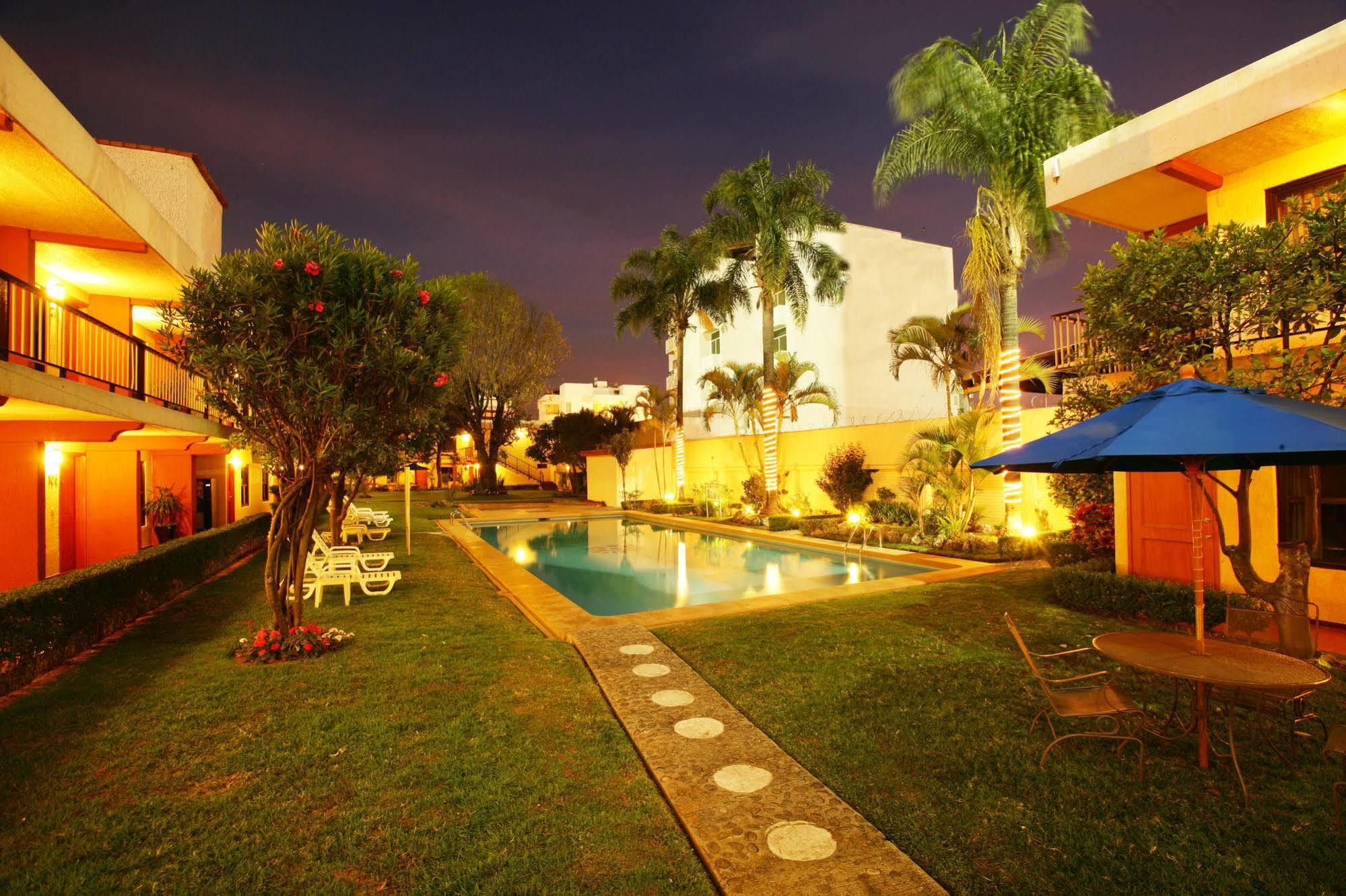 Hotel Puerta Del Sol Guadalajara Zapopan Esterno foto