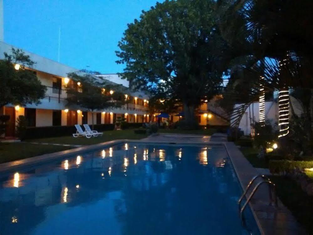 Hotel Puerta Del Sol Guadalajara Zapopan Esterno foto