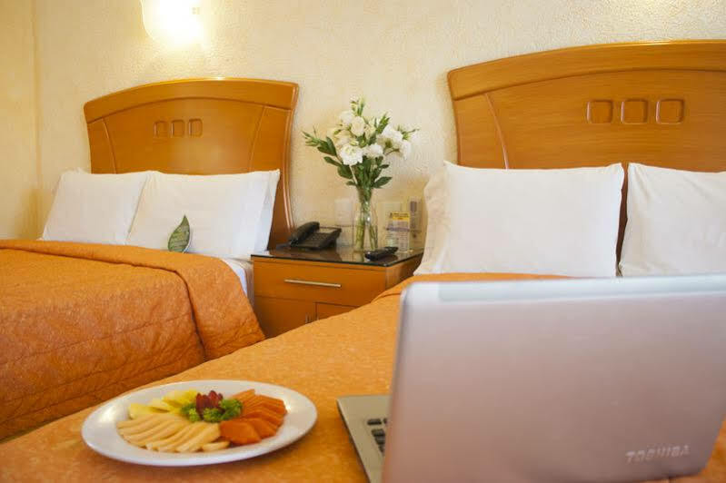 Hotel Puerta Del Sol Guadalajara Zapopan Esterno foto
