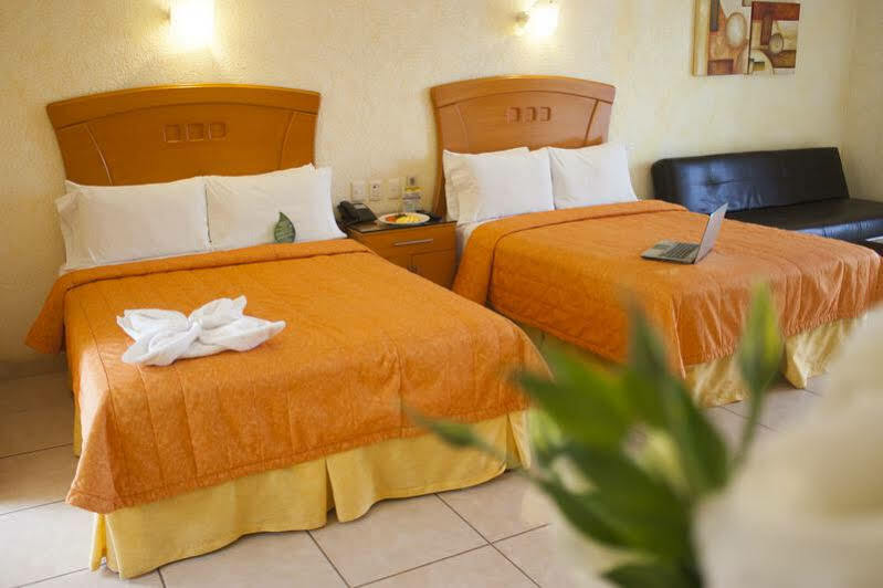 Hotel Puerta Del Sol Guadalajara Zapopan Esterno foto